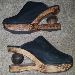 Women's wooden wedge mules sz 8